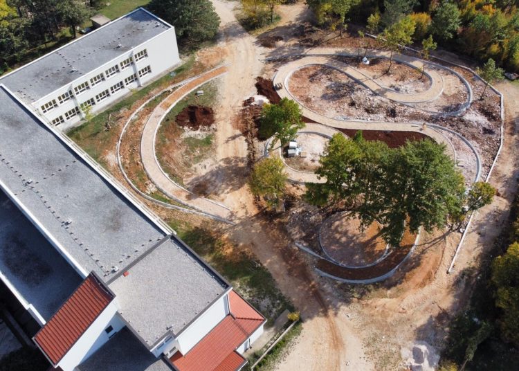 Široki Brijeg: Počelo uređenje parka „Otok sreće“ prilagođenog djeci s poteškoćama u razvoju