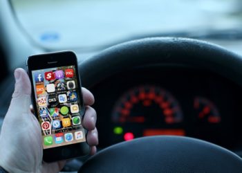 Osim što je opasno, korištenje mobitela u vožnji ima još jedan negativni utjecaj