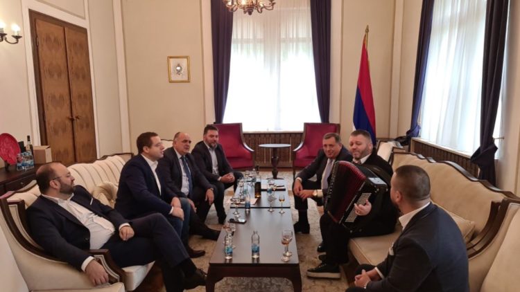 Dodik ispunio obećanje, doveo harmonikaša u zgradu Predsjedništva BiH
