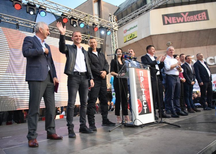 Banja Luka: Opozicija prosvjeduje na Trgu Krajine, najavili svrgavanje dolazak na vlast nakon izbora 2022.