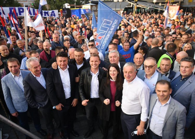 Banja Luka: Opozicija prosvjeduje na Trgu Krajine, najavili svrgavanje dolazak na vlast nakon izbora 2022.