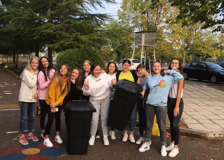 Osnovnoj školi Humac donirane kante za otpad