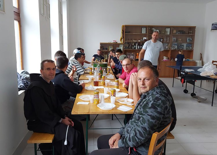 Velika akcija čišćenja u Uzarićima „Čuvaj, pazi, ne bacaj!“