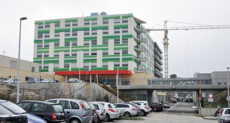 Tragedija u Puli: Preminuo 15-godišnjak, privedeni roditelji