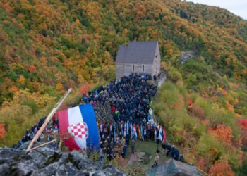 Kardinal Puljić predvodio molitvu na Bobovcu: “Mir nije tek odsutnost rata”