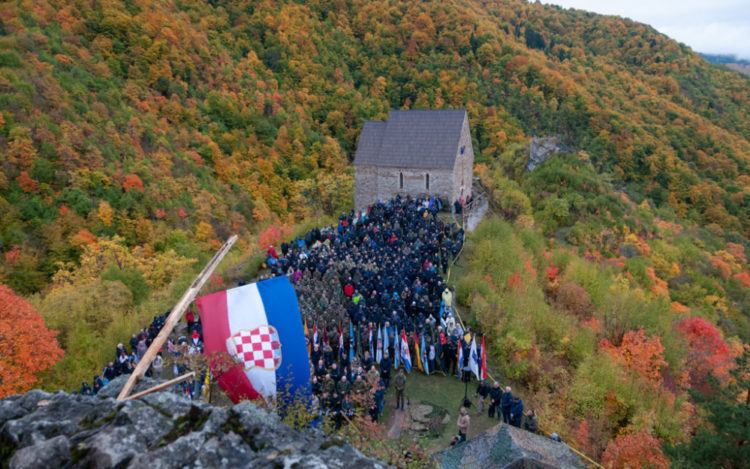Kardinal Puljić predvodio molitvu na Bobovcu: “Mir nije tek odsutnost rata”