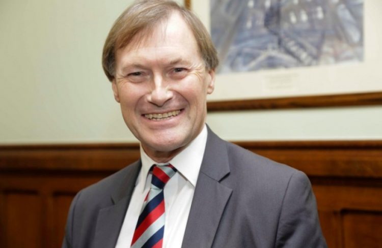 Britanski parlamentarni zastupnik izboden u crkvi