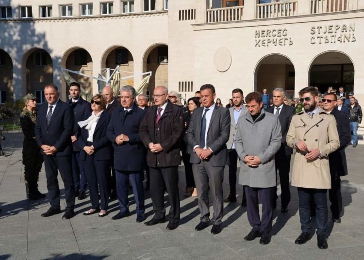 Mostar: Vijenci i svijeće povodom blagdana Svih svetih i Dušnog dana