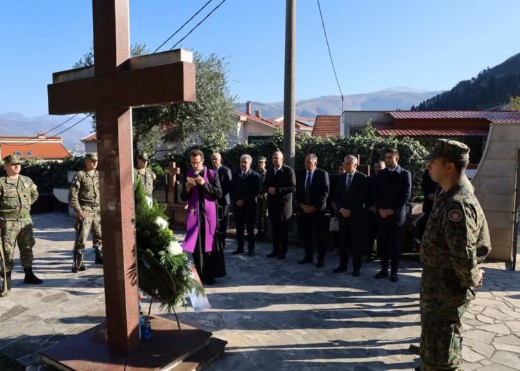 Mostar: Vijenci i svijeće povodom blagdana Svih svetih i Dušnog dana