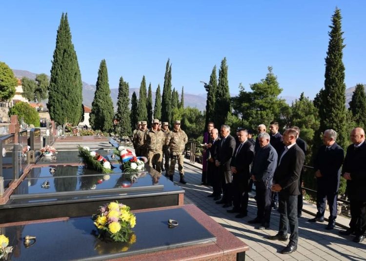 Mostar: Vijenci i svijeće povodom blagdana Svih svetih i Dušnog dana