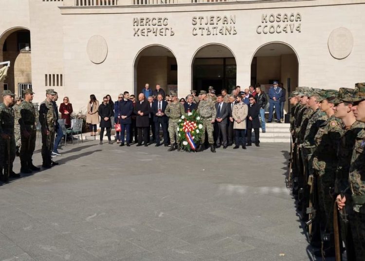 Mostar: Vijenci i svijeće povodom blagdana Svih svetih i Dušnog dana
