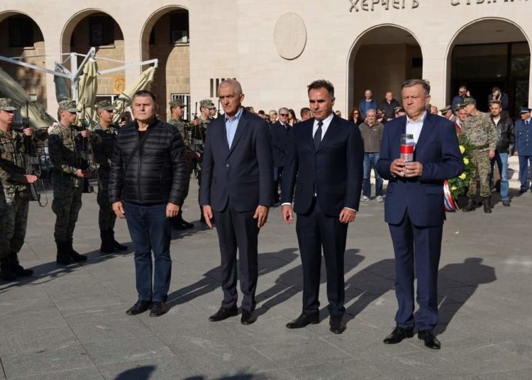 Mostar: Vijenci i svijeće povodom blagdana Svih svetih i Dušnog dana