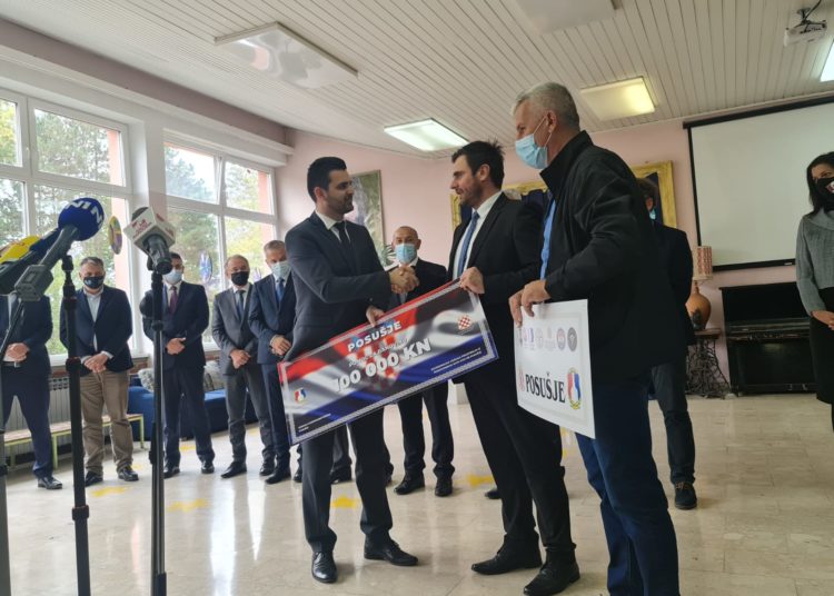 Dužnosnici HDZ-a BiH osigurali sredstva za obnovu Osnovne škole Dragutina Tadijanovića u Petrinji