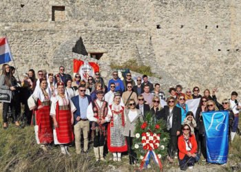 Mladež HDZ-a BiH Mostar: Nismo bili na ‘Starom gradu Blagaju’ nego posjetili tvrđavu Herceg Stjepan Kosača