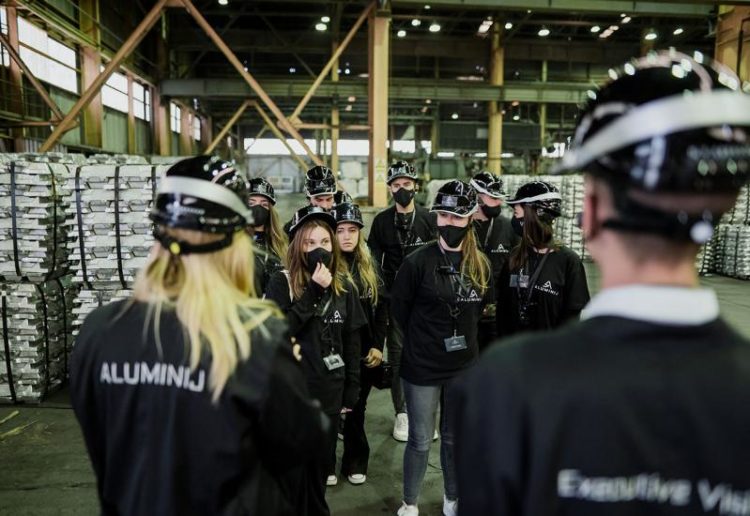 Srednjoškolci posjetili Aluminij i dobili ponudu za posao