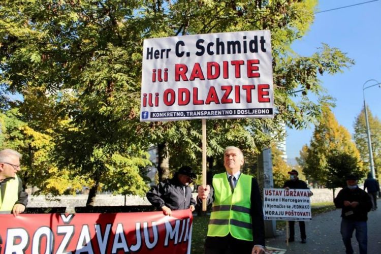 Traže od Schmidta reakciju kako ne bi postao novi Karremans