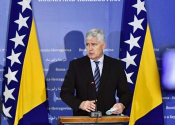 Dok je Dodik uživao uz harmoniku, a Komšić i Džaferović nazdravljali, Čović i Izetbegović o rješavanju političke krize