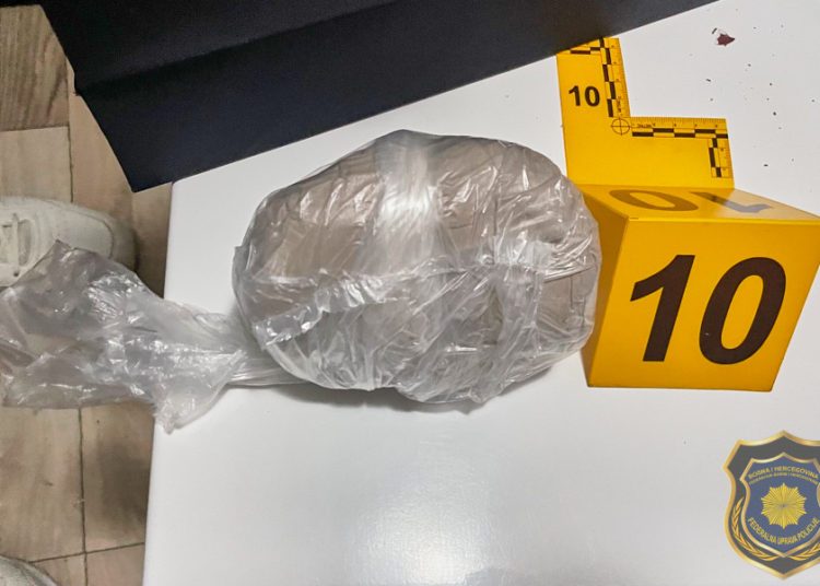 Široki Brijeg/Čapljina: U akciji Federalne uprave policije pronađeno tri kilograma heroina i amfetamina