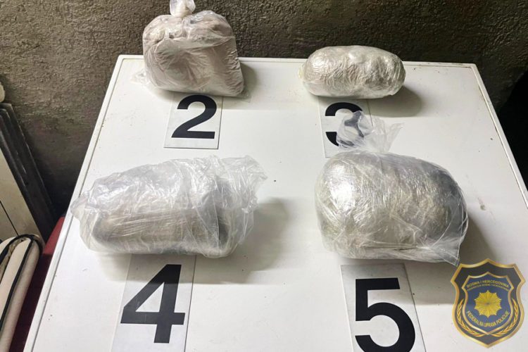Široki Brijeg/Čapljina: U akciji Federalne uprave policije pronađeno tri kilograma heroina i amfetamina
