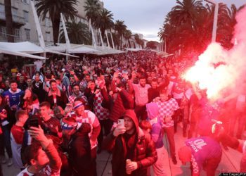 FOTO&VIDEO: Ludnica u Splitu; Vatreni imaju gromoglasnu podršku