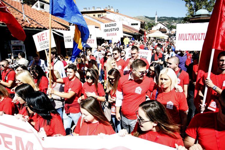 Dok slave šehide i nadaju se krstarećim raketama: Tko o čemu, SDP-ova omladina o antifašizmu i partizanima