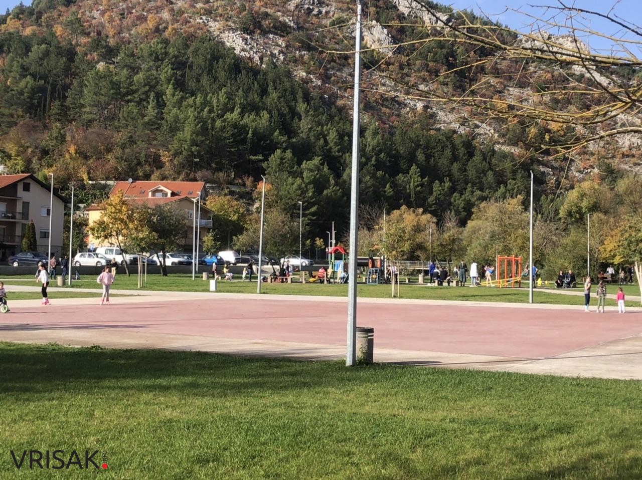 Sunčana nedjelja i prirodne ljepote Borka izvukle Širokobriježane u šetnju