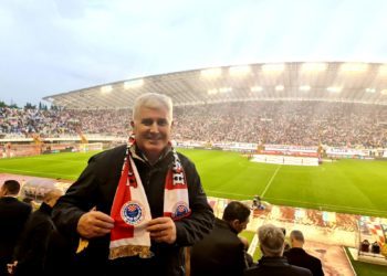 Čović sa šalom Zrinjskog bodrio reprezentaciju Hrvatske