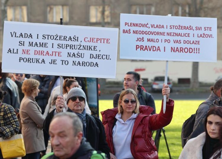 Veliki prosvjed protiv Covid potvrda u Zagrebu: ‘Bez temeljnih ljudskih prava nismo ljudi već robovi!