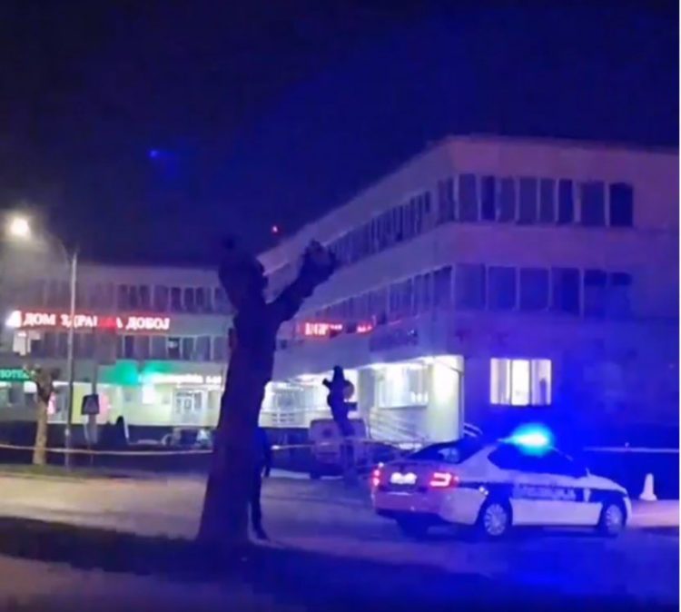 Čovjek s bombom ušao u Dom zdravlja u Doboju, stižu pregovarači!