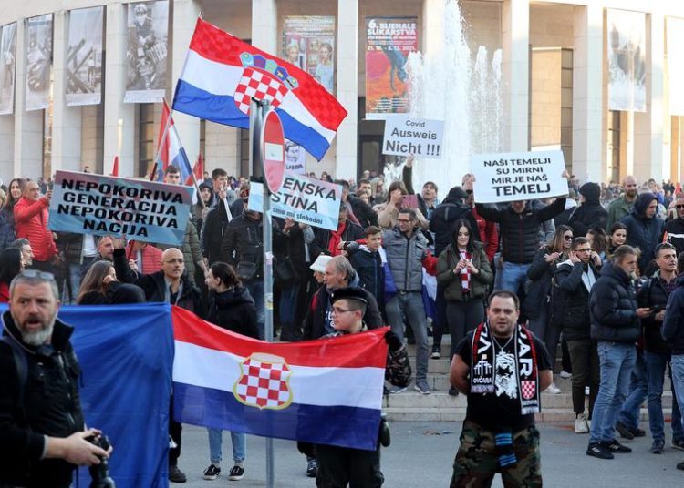 Veliki prosvjed protiv Covid potvrda u Zagrebu: ‘Bez temeljnih ljudskih prava nismo ljudi već robovi!