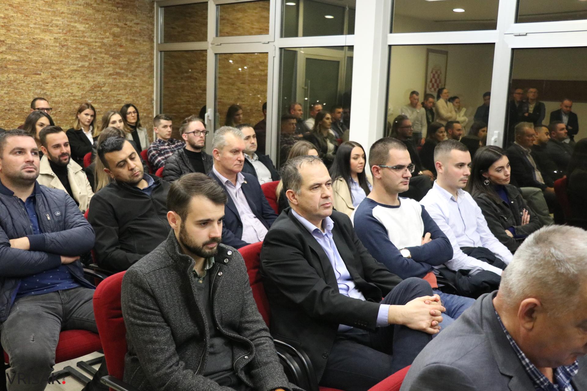 Ćosić i Šoljić o povijesnom kontekstu utemeljenja Hrvatske zajednice Herceg-Bosne u prepunoj dvorani Skupštine ŽZH