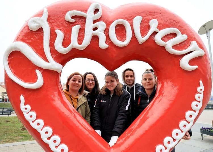 U Vukovar došao veliki broj ljudi iz Hrvatske i BiH