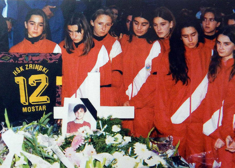 Navršilo se 27 godina od pogibije dvije djevojčice kod mostarske Katedrale