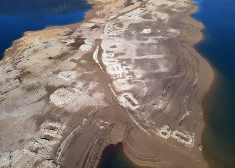 Iz Ramskog jezera izranjaju ostaci sela