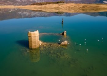 Iz Ramskog jezera izranjaju ostaci sela
