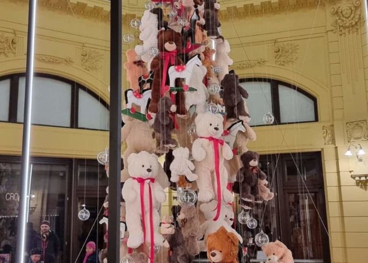 Otvoren Advent u Zagrebu: Nikad manje kućica, ali ugostitelji već sada trljaju ruke…