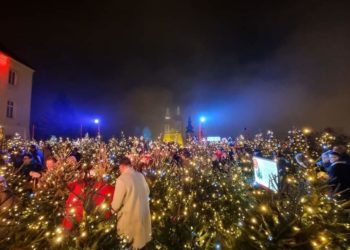 Otvoren Advent u Zagrebu: Nikad manje kućica, ali ugostitelji već sada trljaju ruke…