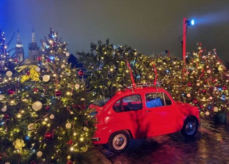 Otvoren Advent u Zagrebu: Nikad manje kućica, ali ugostitelji već sada trljaju ruke…
