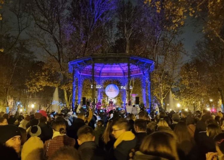Otvoren Advent u Zagrebu: Nikad manje kućica, ali ugostitelji već sada trljaju ruke…