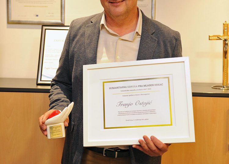 Uručeno volontersko priznanje „Gordana Jelić“ prošlogodišnjem dobitniku Franji Ostojiću