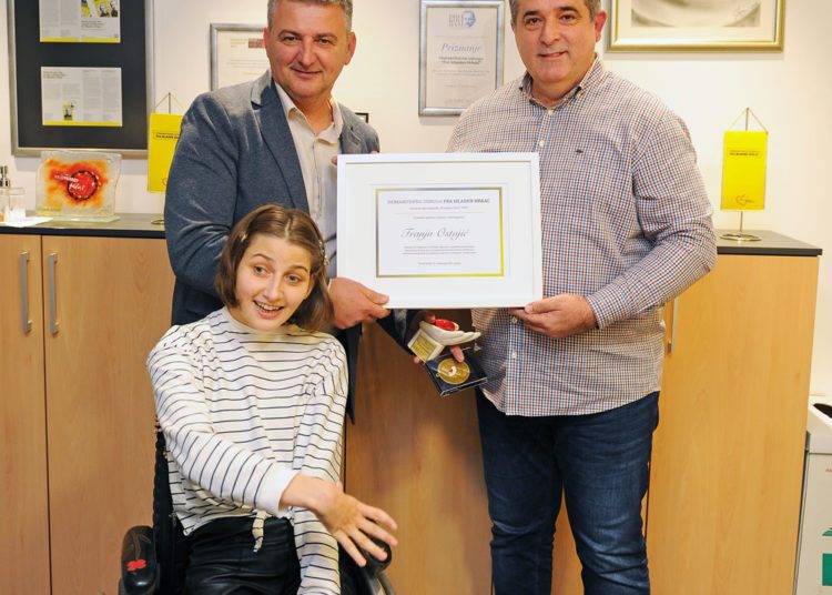 Uručeno volontersko priznanje „Gordana Jelić“ prošlogodišnjem dobitniku Franji Ostojiću