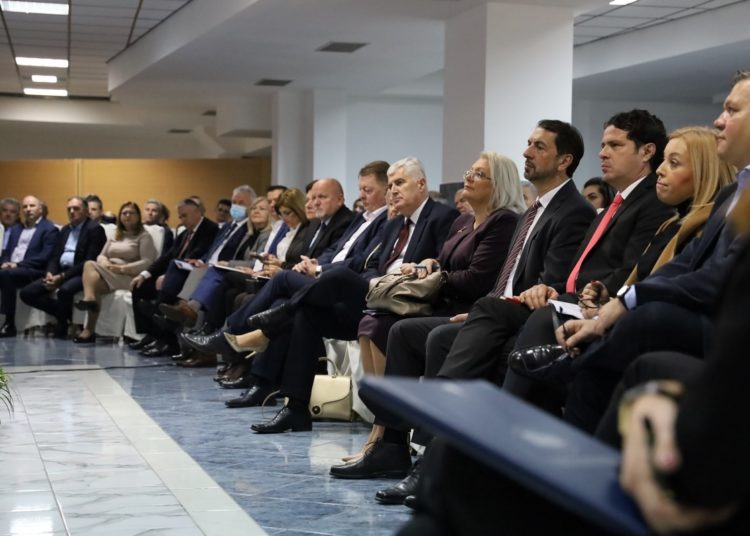 Čović: Nitko nikome ne može nešto dati ili uzeti, Izetbegovićev stav nije vrijedan komentara