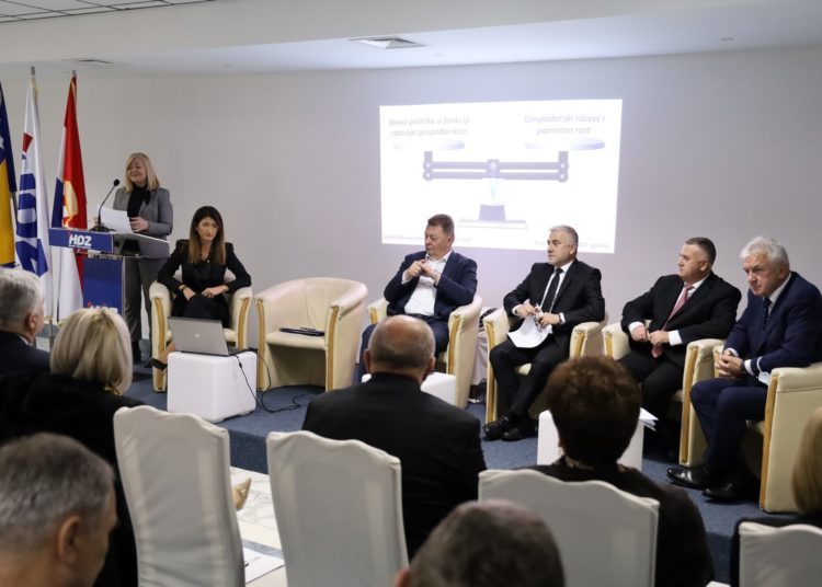 Čović: Nitko nikome ne može nešto dati ili uzeti, Izetbegovićev stav nije vrijedan komentara