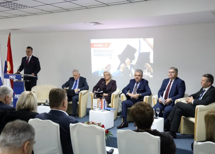 Čović: Nitko nikome ne može nešto dati ili uzeti, Izetbegovićev stav nije vrijedan komentara