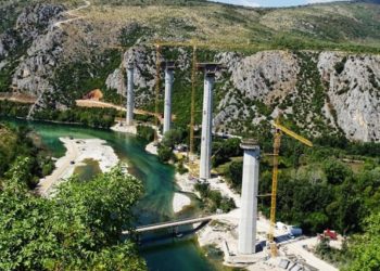 Stupovi mosta Počitelj se sve više uzdižu ka nebu