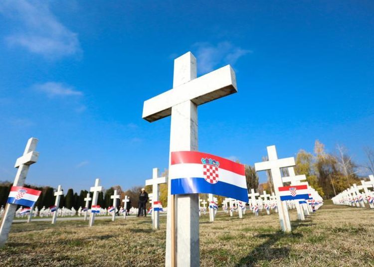 U Vukovar došao veliki broj ljudi iz Hrvatske i BiH