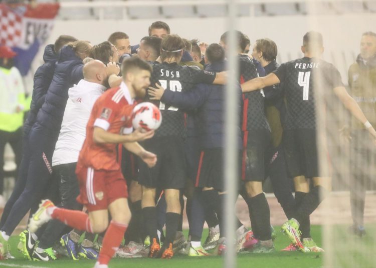 Pogledajte kako su igrači proslavili plasman na SP; “Moja Hercegovina” i “Lijepa li si” orilo se Poljudom