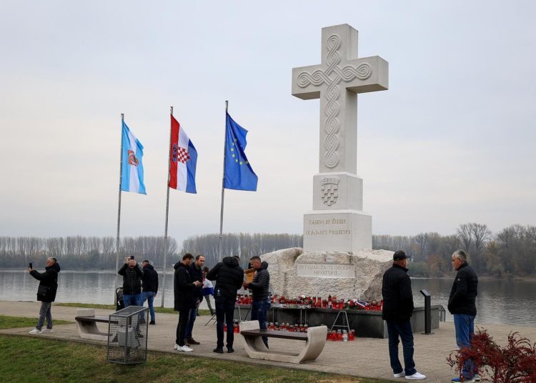 U Vukovar došao veliki broj ljudi iz Hrvatske i BiH