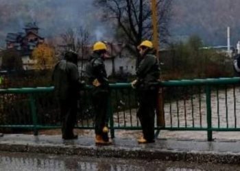 Dvojica radnika upala u rijeku Bosnu kod Žepča, potraga prekinuta do jutra zbog loših uvjeta