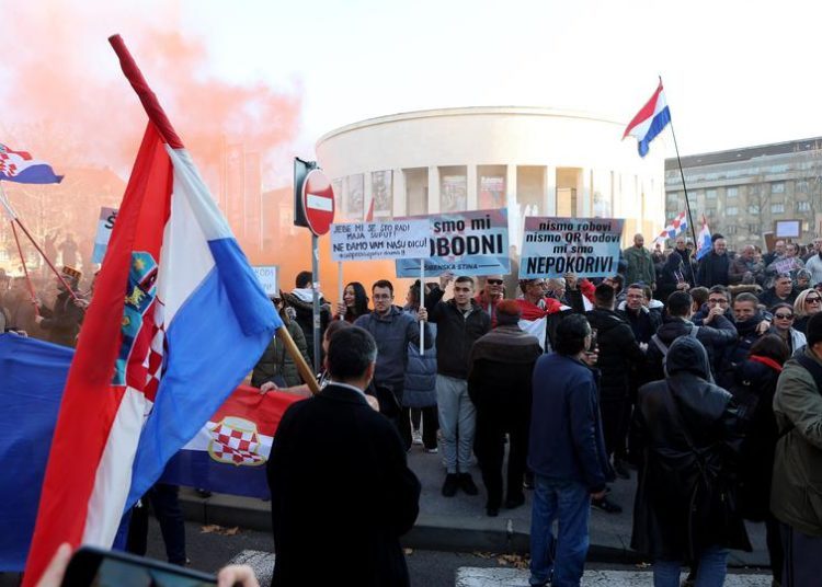 Veliki prosvjed protiv Covid potvrda u Zagrebu: ‘Bez temeljnih ljudskih prava nismo ljudi već robovi!